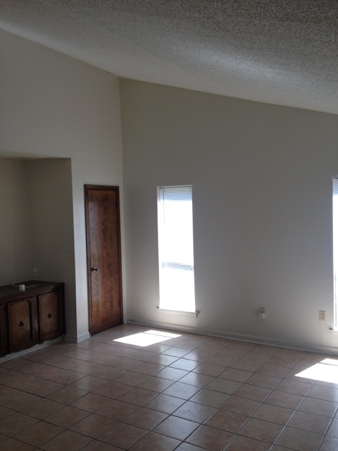 1 bed, 1 bath, 676 sqft, $800, Unit 8733-B