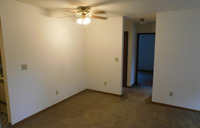 2 beds, 1 bath, $900, Unit 271-09