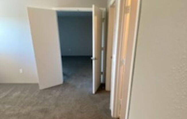 2 beds, 2 baths, 856 sqft, $869, Unit 2827-1806