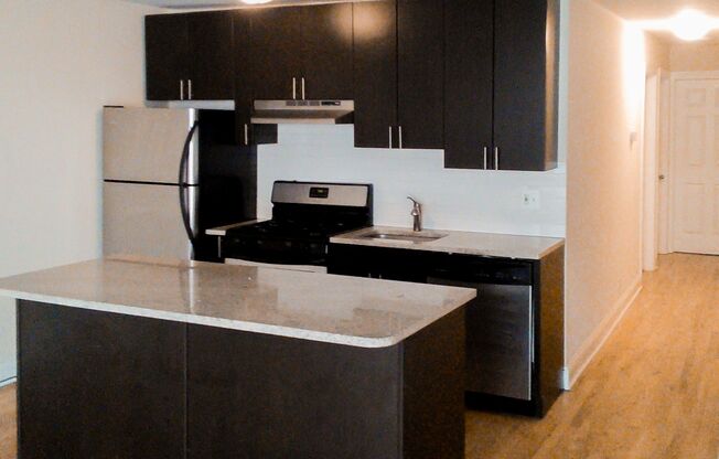 3 beds, 2 baths, 1,140 sqft, $4,200, Unit 2521-B2