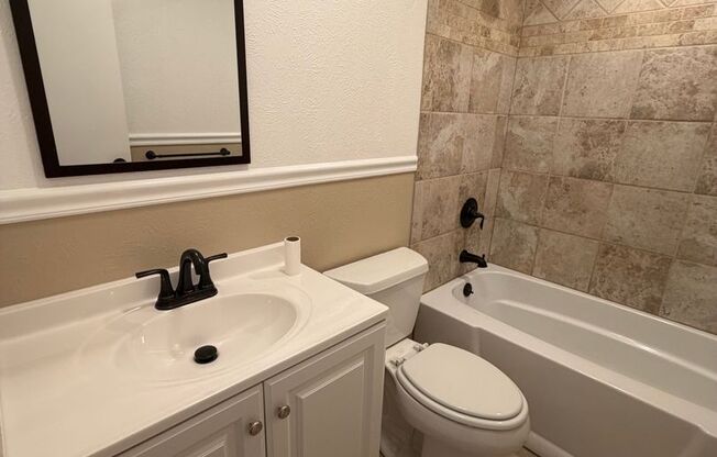 2 Bedroom 1 Bath Townhome - Lakewood!