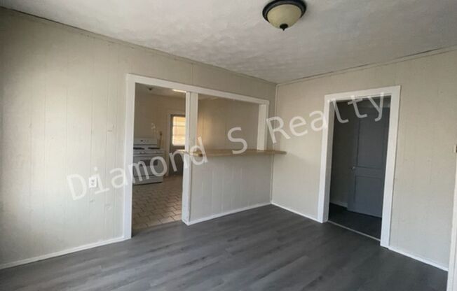 2 beds, 1 bath, $899