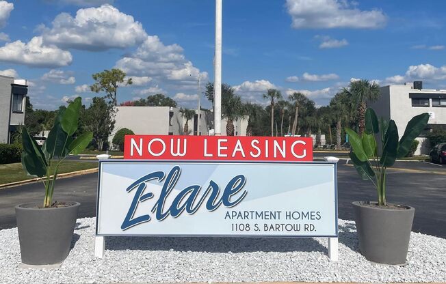 2 beds, 1 bath, 884 sqft, $1,420, Unit J113