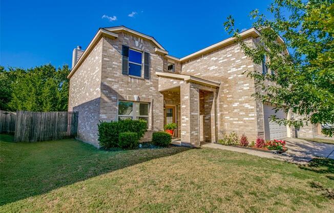 1215 ALHAMBRA DR