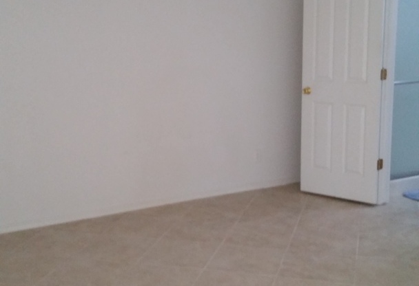 3 beds, 2 baths, $1,650