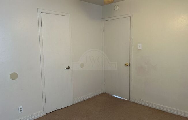 2 beds, 1 bath, $895