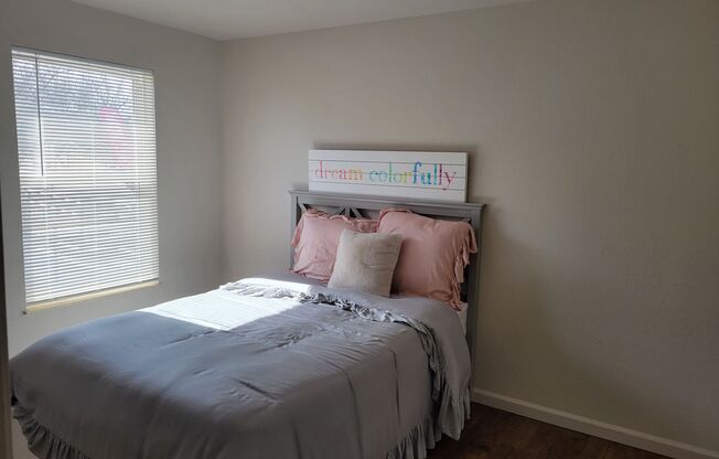 2 beds, 1 bath, 792 sqft, $850
