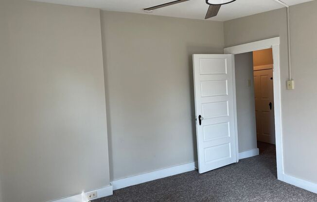 2 beds, 1 bath, $1,295