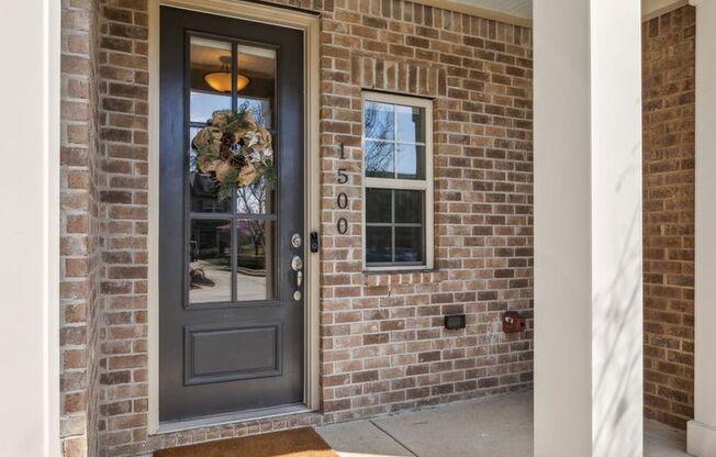3 BR/2.5 BA Luxury Townhome