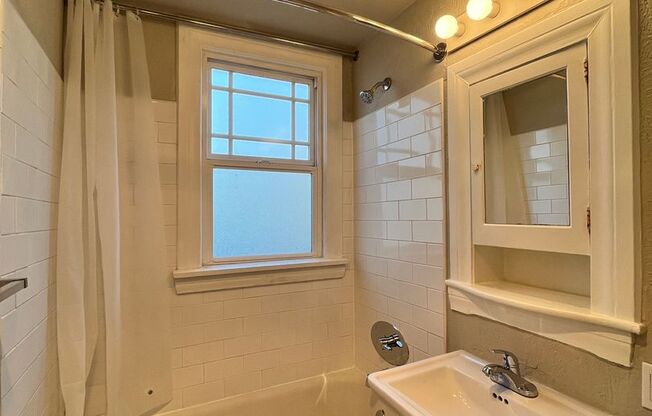 2 beds, 1 bath, $1,645, Unit 001