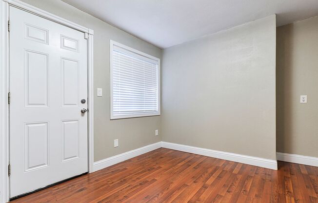 Charming Remodeled Rambler 3 Bdrm 2.75 Bath with Spacious Yard Kent East Hill