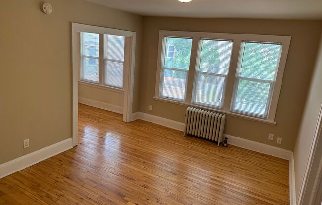 Studio, 1 bath, 450 sqft, $963, Unit 16