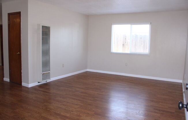 Three Bedroom, One Bathroom House in San Pablo with Laundry Room