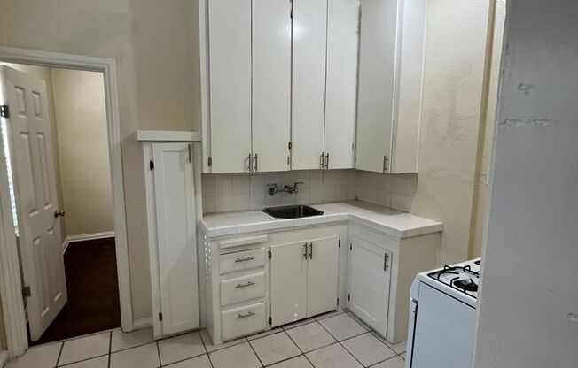 1 bed, 1 bath, 550 sqft, $1,595, Unit 05