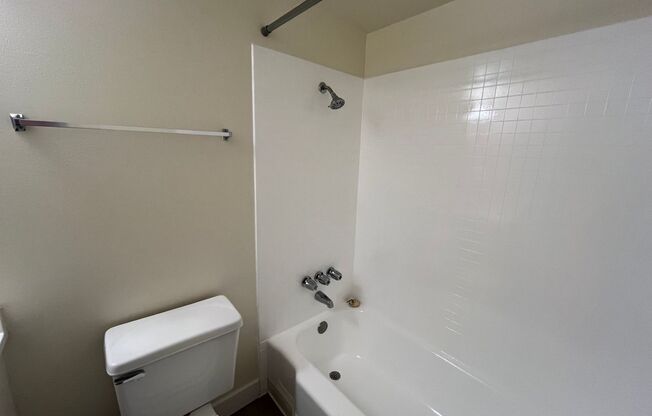 1 bed, 1 bath, 600 sqft, $1,195, Unit 124B