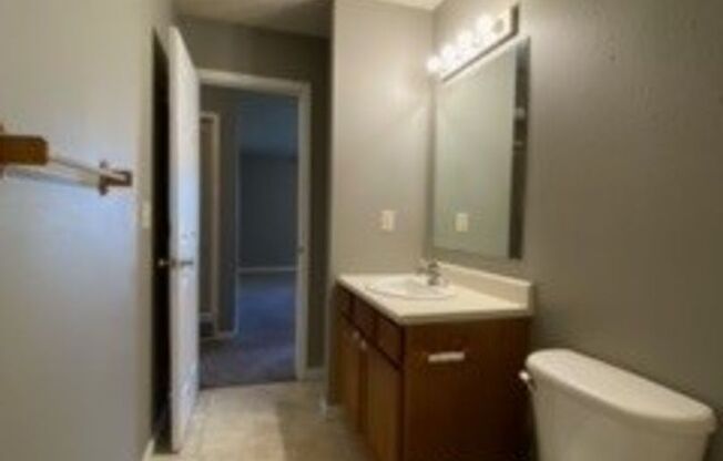 3 beds, 1 bath, $1,195, Unit Apt C