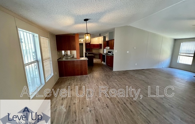 315 W LEE ST