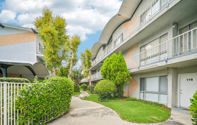 Sherman Garden Apts.. Gorgeous Newly Remodeled Apartments!! CALL NOW!