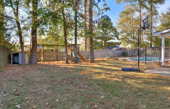 5 bedroom, 3.5 bathroom home with pool in Evans, GA
