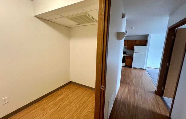 2 beds, 1 bath, 900 sqft, $925, Unit 111