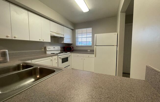 2 beds, 2 baths, $1,495, Unit 621 SW 47th Ter Unit 103