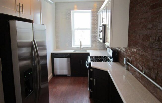 Beautiful 3 bed, 1 bath luxury apartment South Side Flats