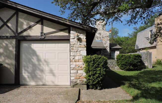 NICE 3 BEDROOM AND 2 BATH DUPLEX IN GREAT LOCATION