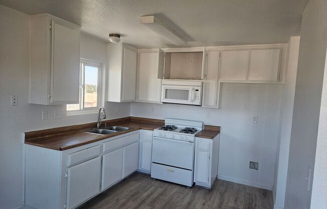 2 beds, 1 bath, $1,495