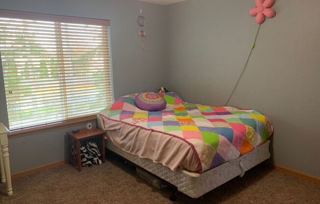 ***PENDING APPLICATION***Modern and stylish 3 bedroom home in Lovely Neighborhood