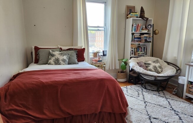 3 beds, 1 bath, 1,087 sqft, $4,500, Unit 6