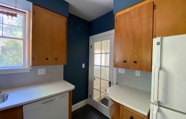 3 beds, 1 bath, $3,300