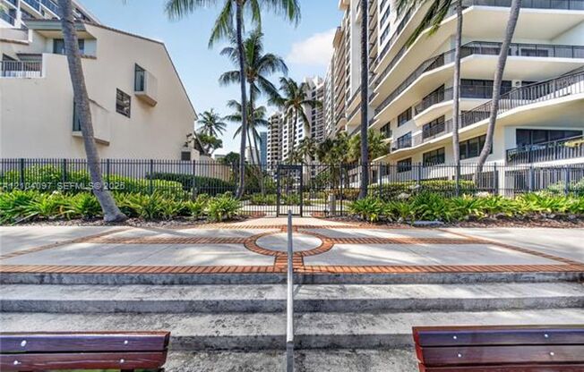 1 bed, 1.5 baths, $3,100, Unit # 916