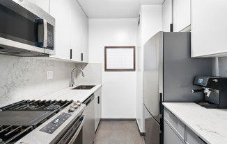 1 bed, 1 bath, $4,550, Unit 16D