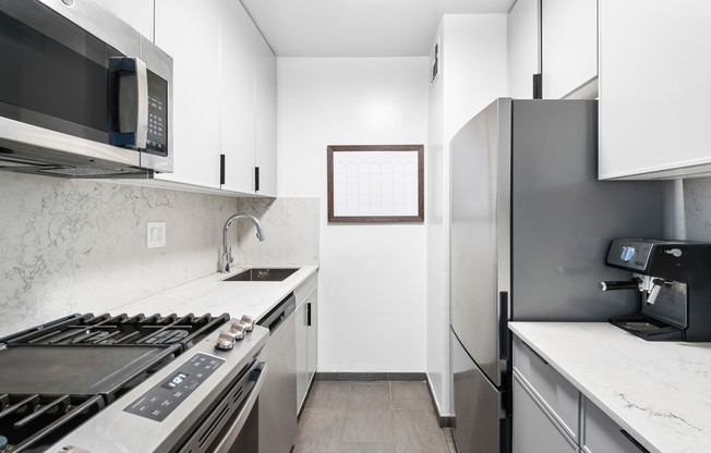 1 bed, 1 bath, $4,550, Unit 16D