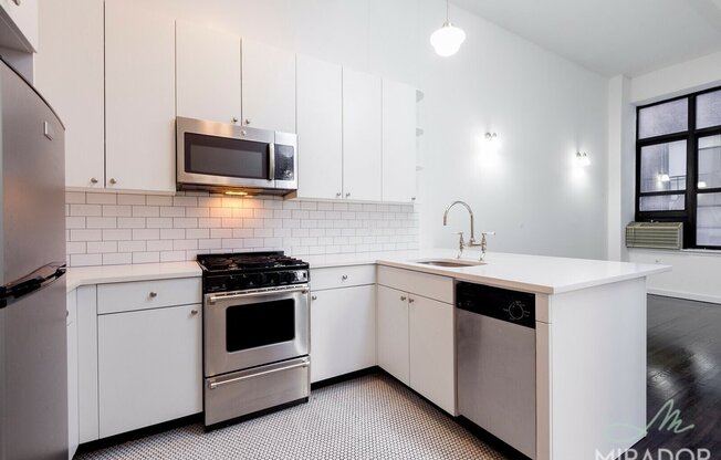 43 W 16 ST