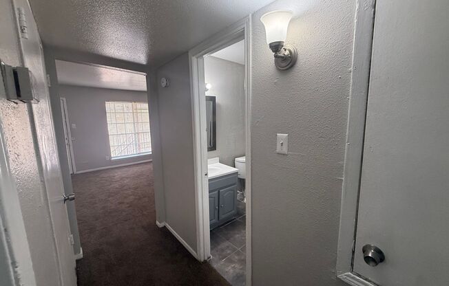 2 beds, 1 bath, $899, Unit 11
