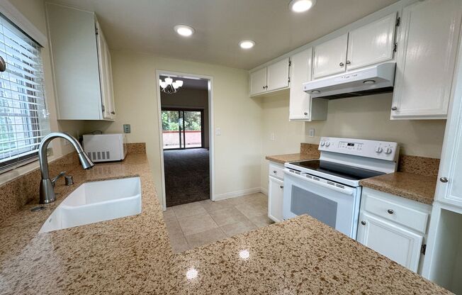 Move-in ready, end-unit condo in the Villas of Calavera Hills!