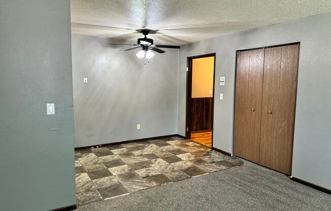 3 beds, 2 baths, 1,035 sqft, $945, Unit 1929-23