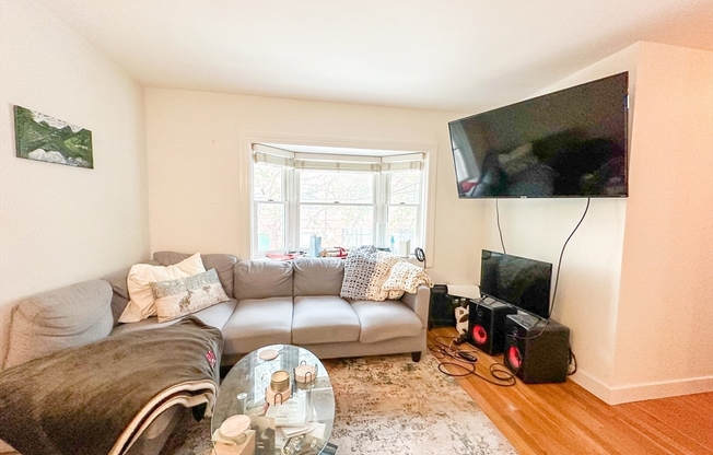 135 BOLTON ST