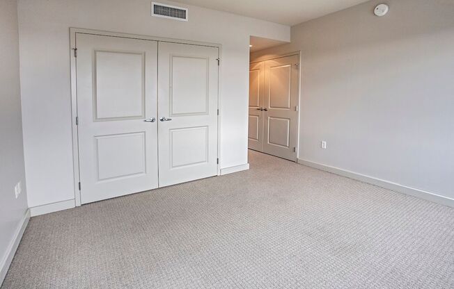 2 beds, 2 baths, $2,500, Unit River Tower Christina Landing Condominium