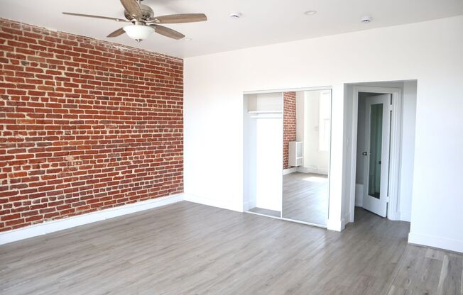 Studio, 1 bath, 500 sqft, $1,300, Unit 206