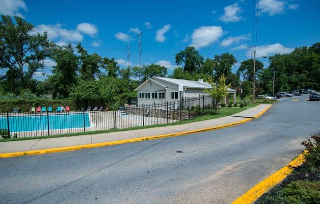 Del Vista Apartments Swimming Pool