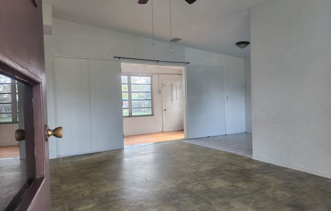 2 Bedroom 1 Bath Single Family Home, Fenced in Yard