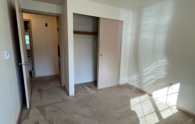 2 beds, 1 bath, 915 sqft, $1,635, Unit 411