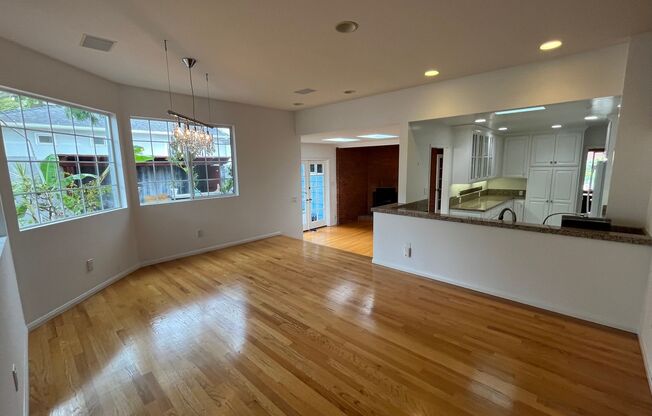 Gorgeous, Huge ~ 3 Bedroom / 2 Bathroom in the heart of Point Loma!!