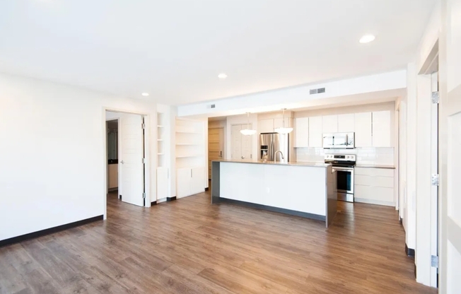 2 beds, 2 baths, 910 sqft, $4,350, Unit Unit 309