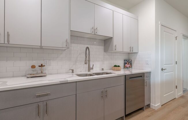 1 bed, 1 bath, 743 sqft, $1,595, Unit 11