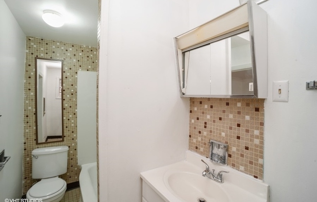 504 W 32nd St