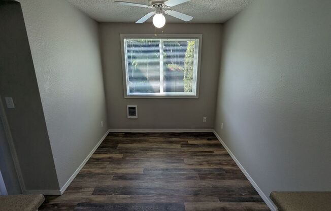 2 beds, 1 bath, 889 sqft, $1,295, Unit 07