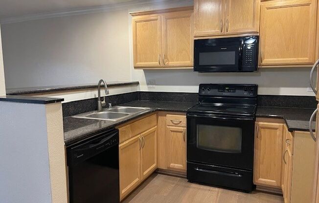 2 beds, 2 baths, 880 sqft, $2,695, Unit L-2
